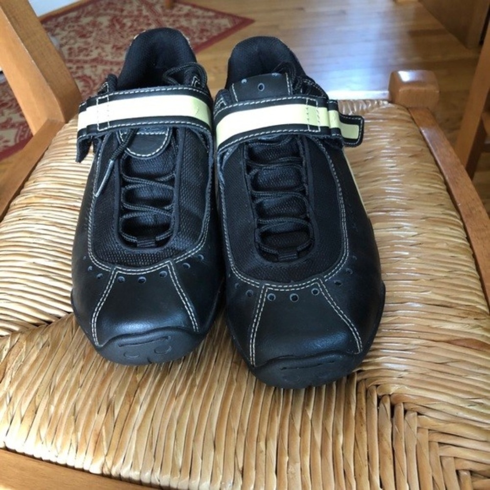 Indoor cycling shoes